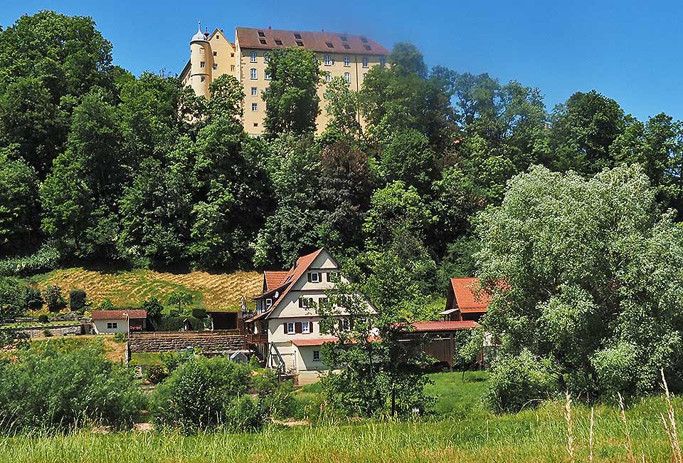 Blick auf Schloss Untergröningen