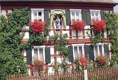 Blumenschmuck in Bellershausen